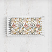 Load image into Gallery viewer, Crib Sheet - the Harlow collection - The Little Arrows
