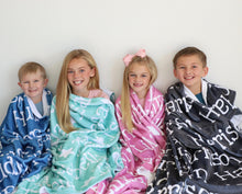 Load image into Gallery viewer, Personalized Kid Blanket - Name and Heart - The Little Arrows
